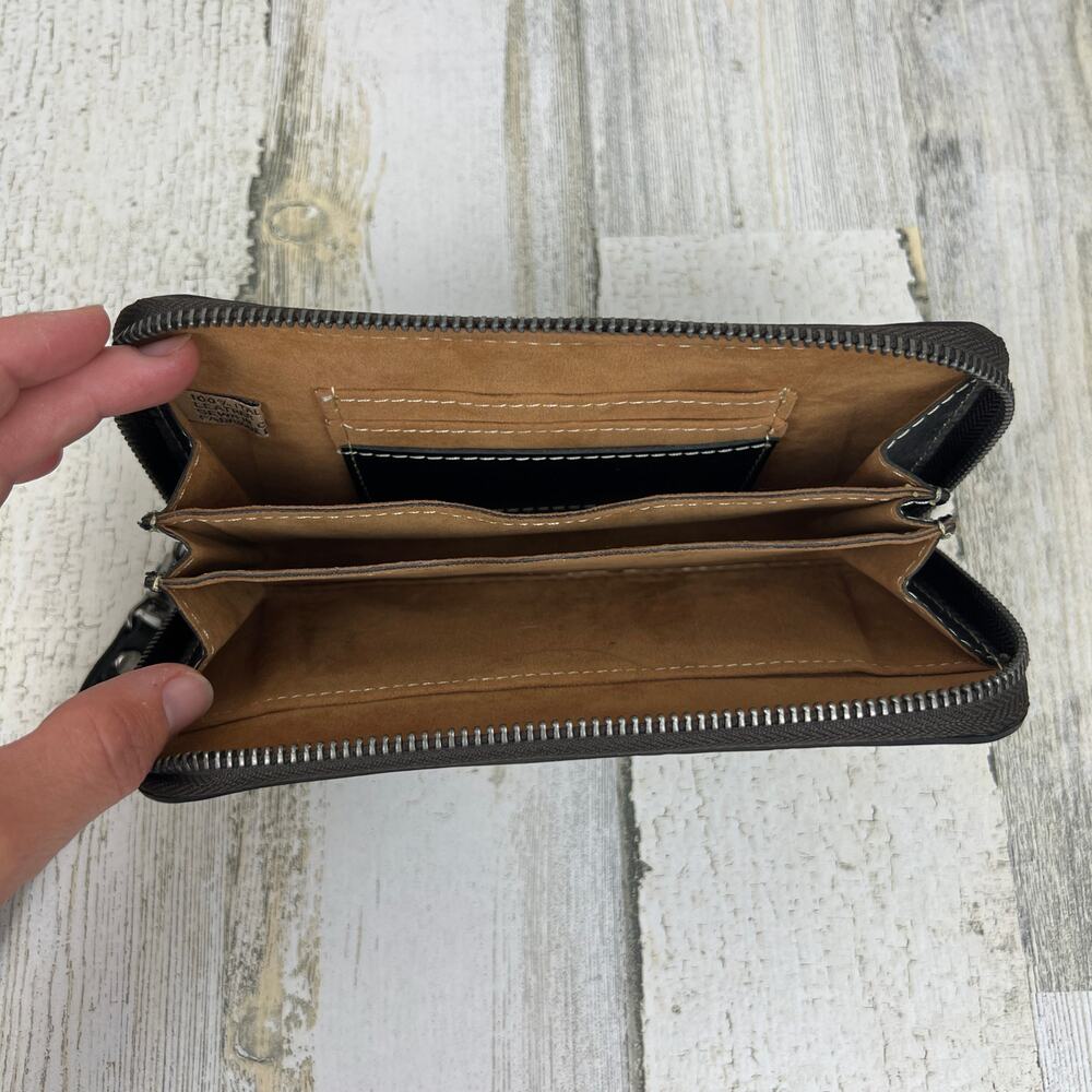 Women’s Tooled Italian Leather Black Clutch Wristlet Wallet - Picture 11 of 14
